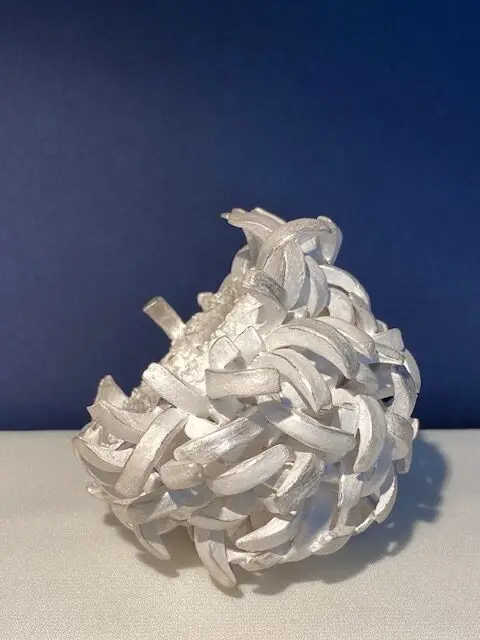 4.5 Anomala : a delicate dance between porcelain and silver 448cm3 - Image 4