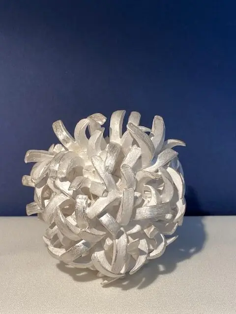 4.5 Anomala : a delicate dance between porcelain and silver 448cm3 - Image 2